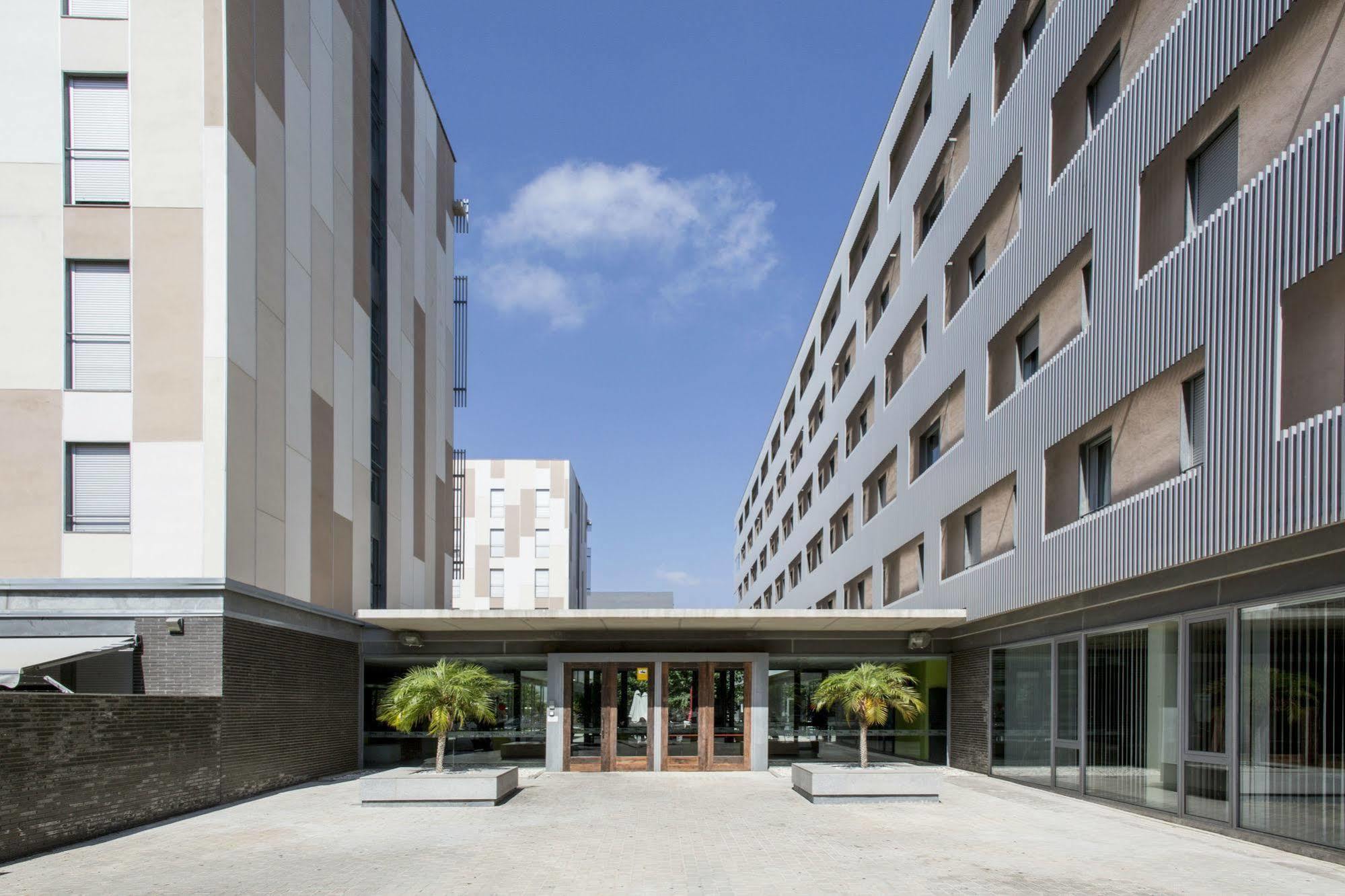 Residencia Universitaria Resa Damia Bonet Valencia Exteriör bild
