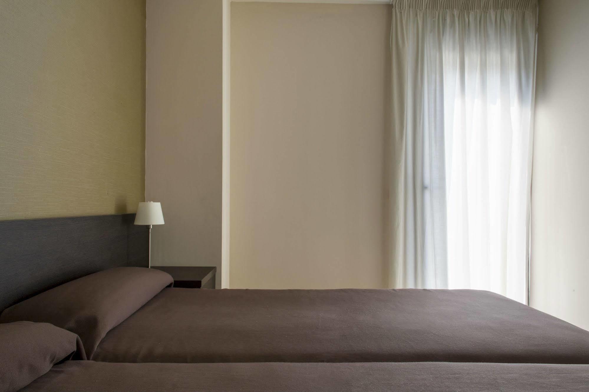 Residencia Universitaria Resa Damia Bonet Valencia Exteriör bild